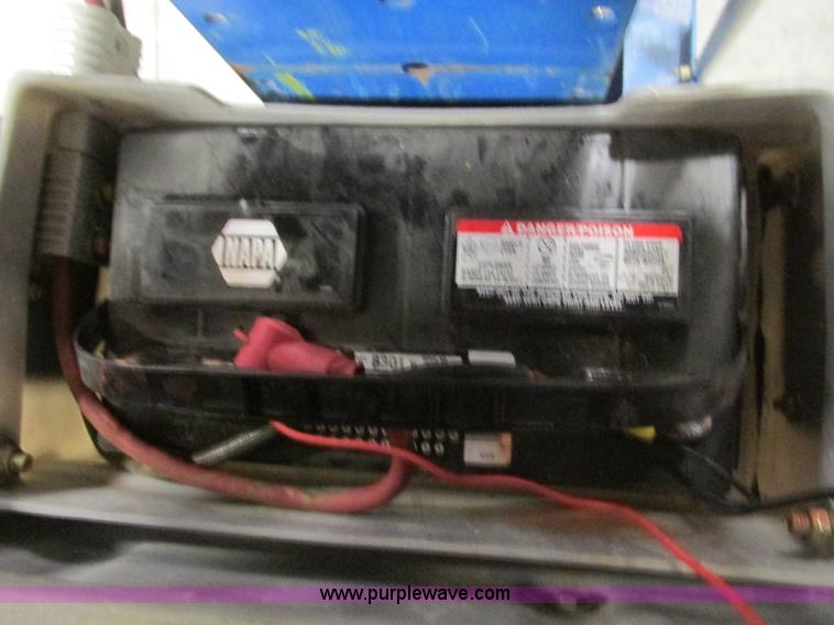 image for item Y9596 2006 Genie AWP-305 single man lift