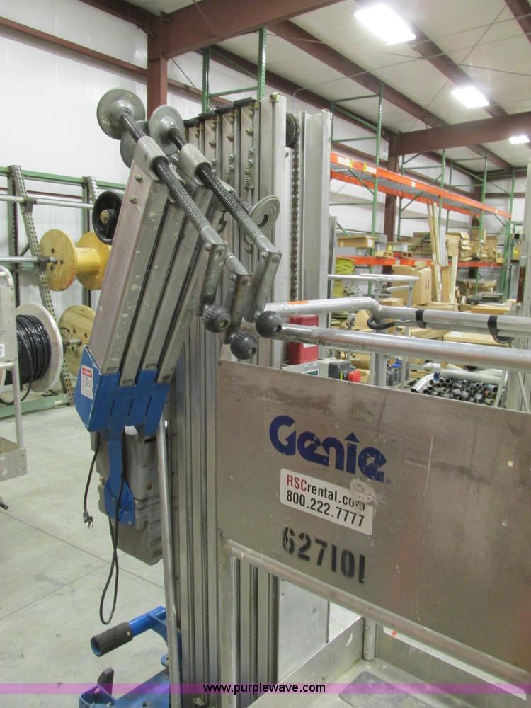 image for item Y9596 2006 Genie AWP-305 single man lift