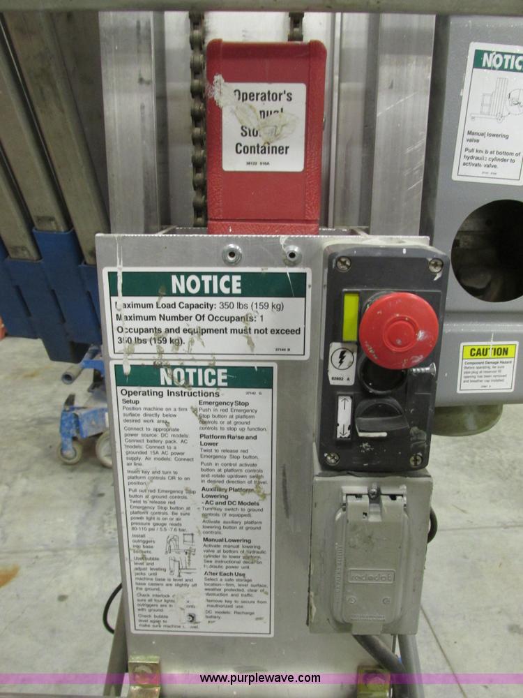 image for item Y9596 2006 Genie AWP-305 single man lift