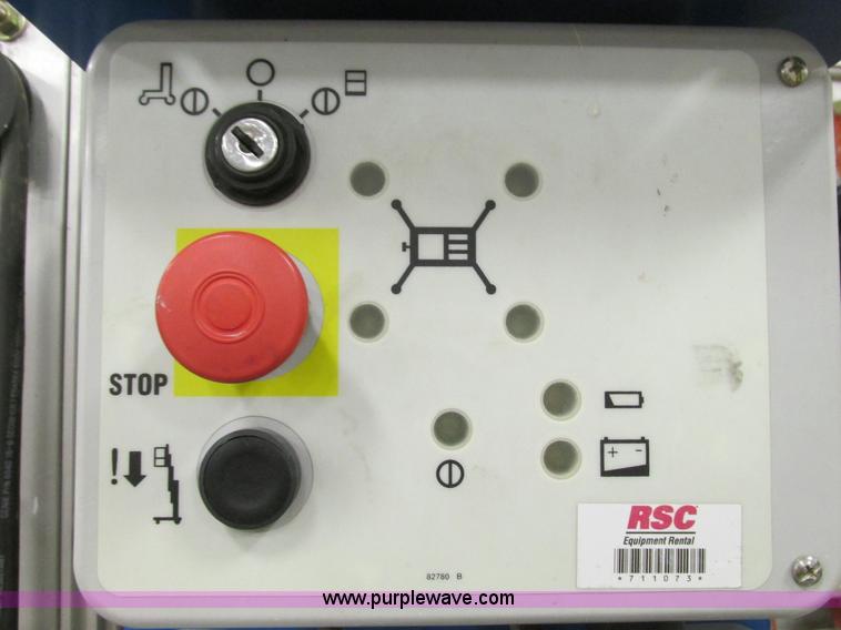 image for item Y9596 2006 Genie AWP-305 single man lift