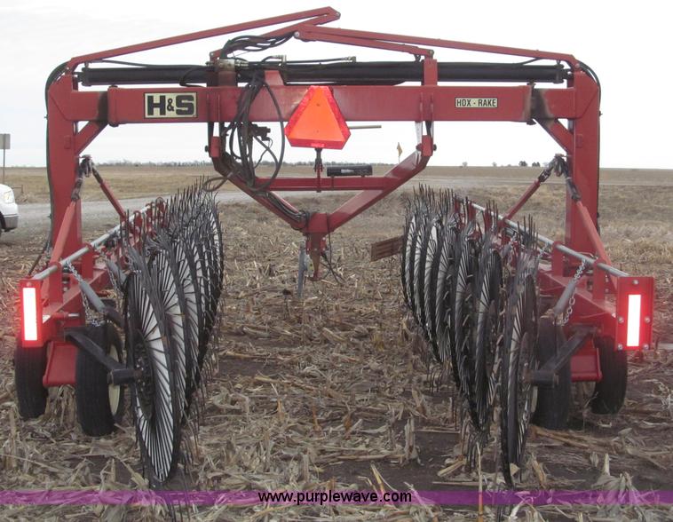 image for item B5378 2008 H&S HDX-14 V-style hay rake