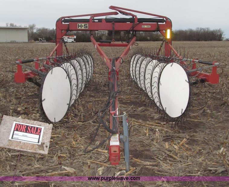 image for item B5378 2008 H&S HDX-14 V-style hay rake