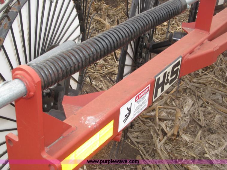 image for item B5378 2008 H&S HDX-14 V-style hay rake