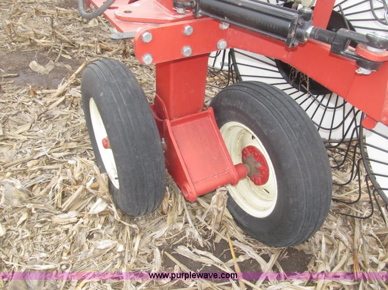 image for item B5378 2008 H&S HDX-14 V-style hay rake
