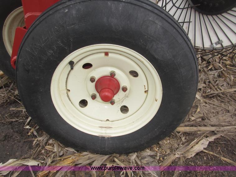 image for item B5378 2008 H&S HDX-14 V-style hay rake