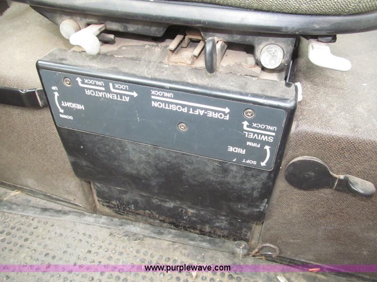 image for item B5379 1992 John Deere 4760 tractor