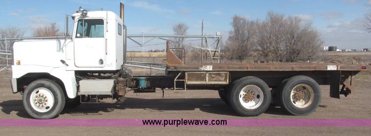 image for item B5387 1976 Kenworth C500 tandem axle flatbed truck