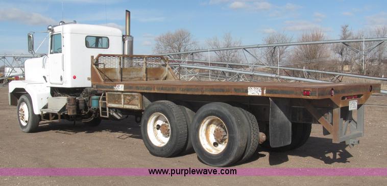 image for item B5387 1976 Kenworth C500 tandem axle flatbed truck