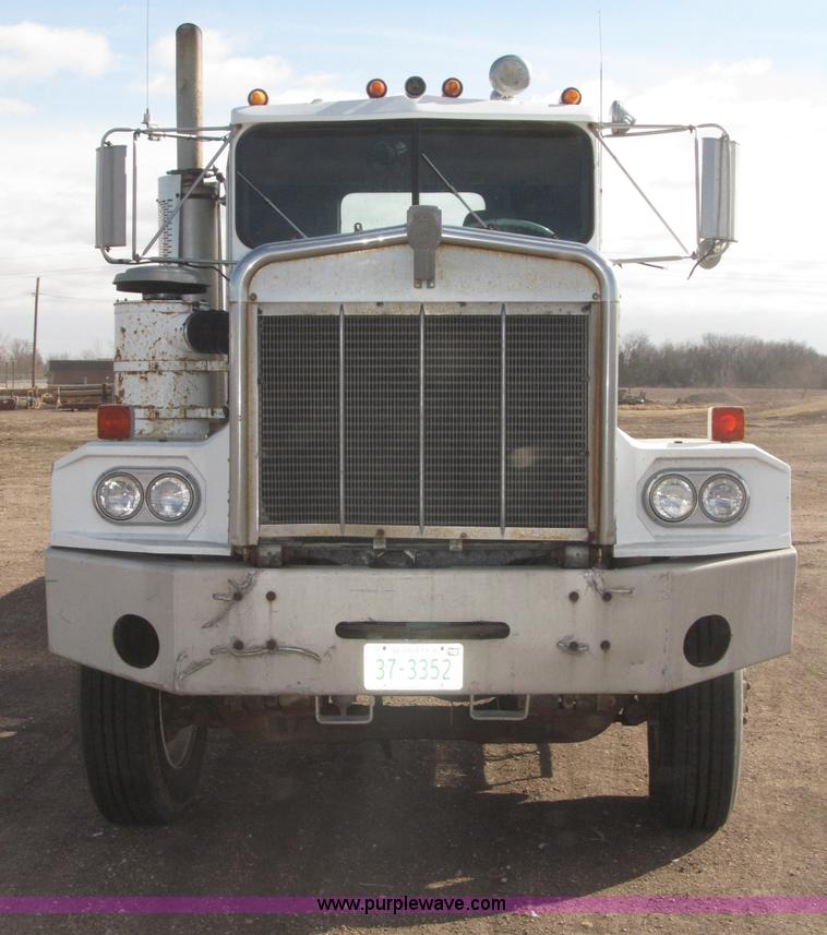 image for item B5387 1976 Kenworth C500 tandem axle flatbed truck