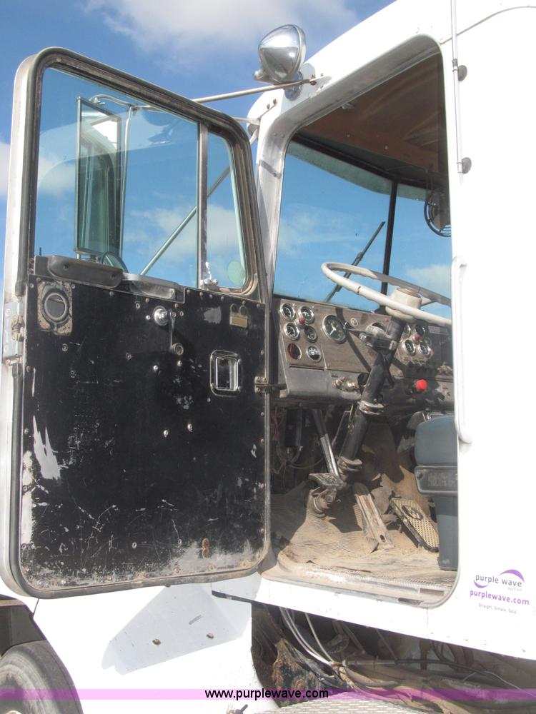 image for item B5387 1976 Kenworth C500 tandem axle flatbed truck