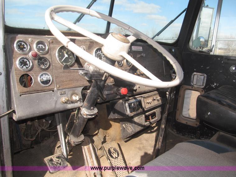 image for item B5387 1976 Kenworth C500 tandem axle flatbed truck