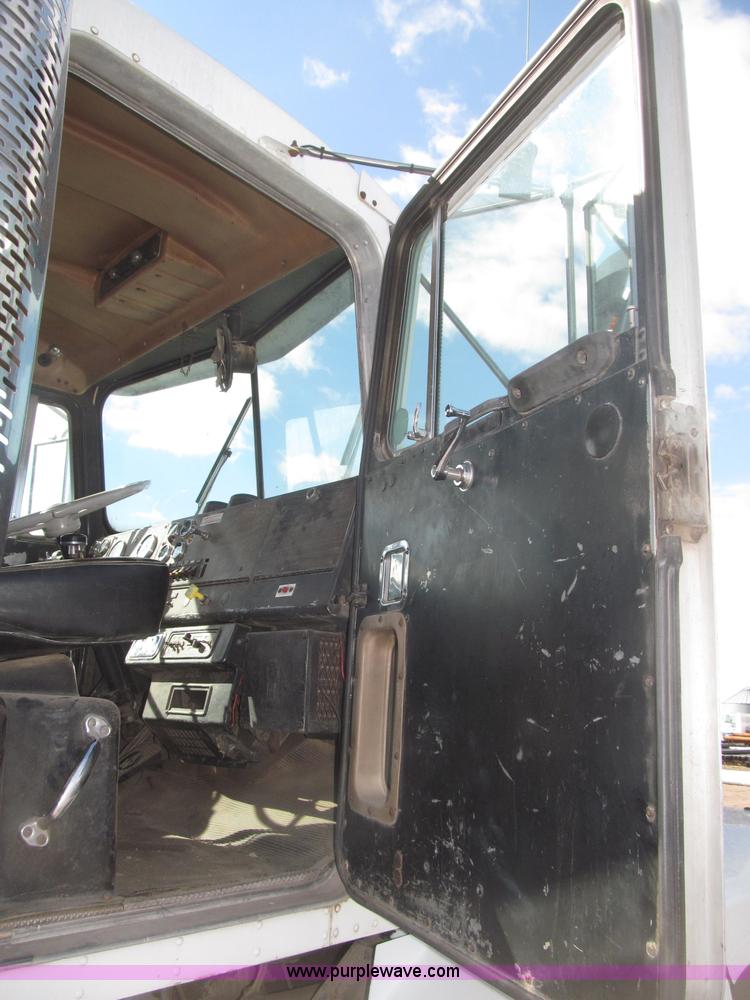 image for item B5387 1976 Kenworth C500 tandem axle flatbed truck