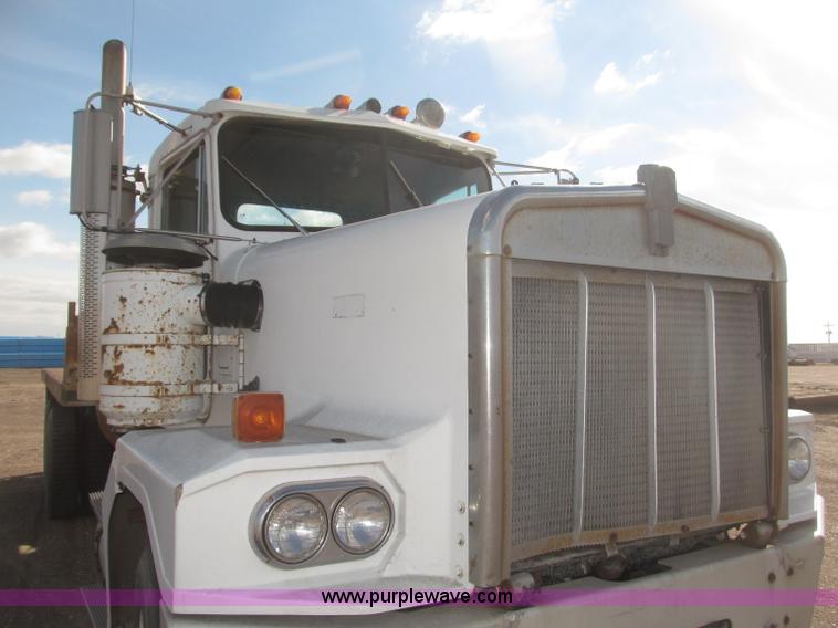 image for item B5387 1976 Kenworth C500 tandem axle flatbed truck