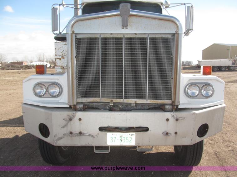 image for item B5387 1976 Kenworth C500 tandem axle flatbed truck