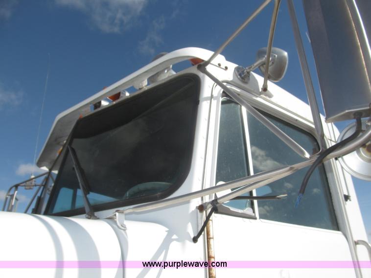 image for item B5387 1976 Kenworth C500 tandem axle flatbed truck