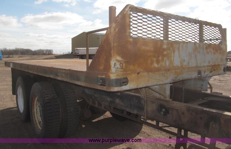 image for item B5387 1976 Kenworth C500 tandem axle flatbed truck