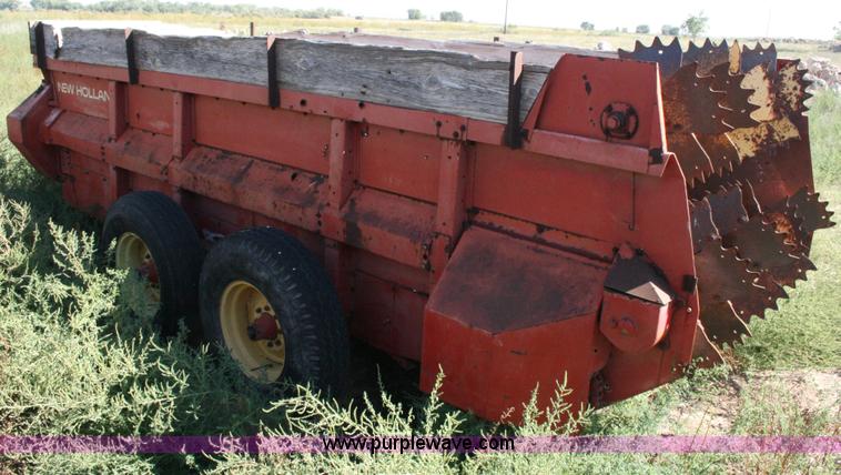 image for item C3560 New Holland 800 manure spreader