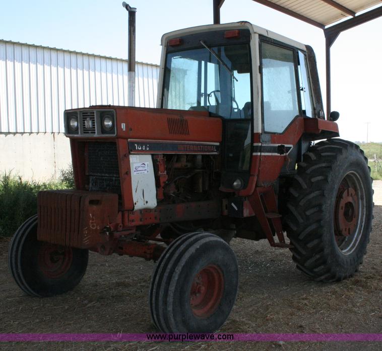 image for item C3564 1981 International 1086 tractor