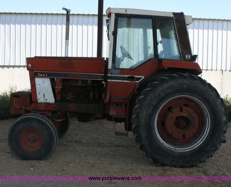 image for item C3564 1981 International 1086 tractor