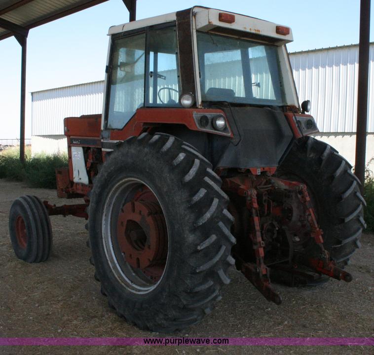 image for item C3564 1981 International 1086 tractor