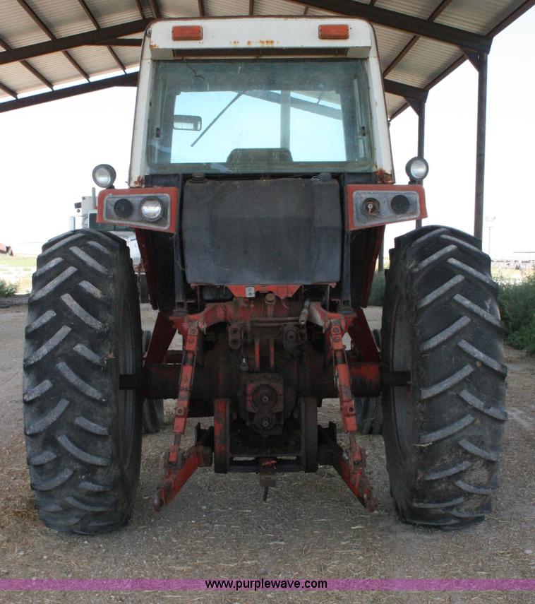 image for item C3564 1981 International 1086 tractor