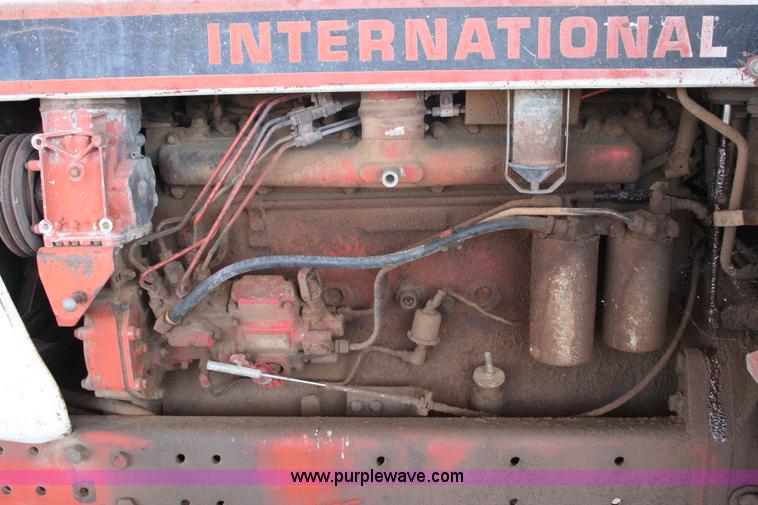 image for item C3564 1981 International 1086 tractor