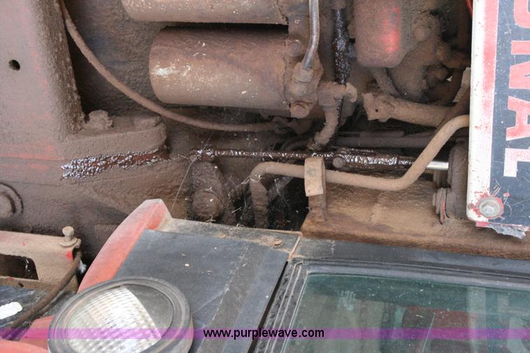 image for item C3564 1981 International 1086 tractor