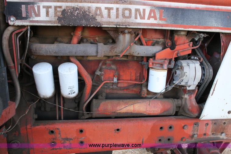 image for item C3564 1981 International 1086 tractor