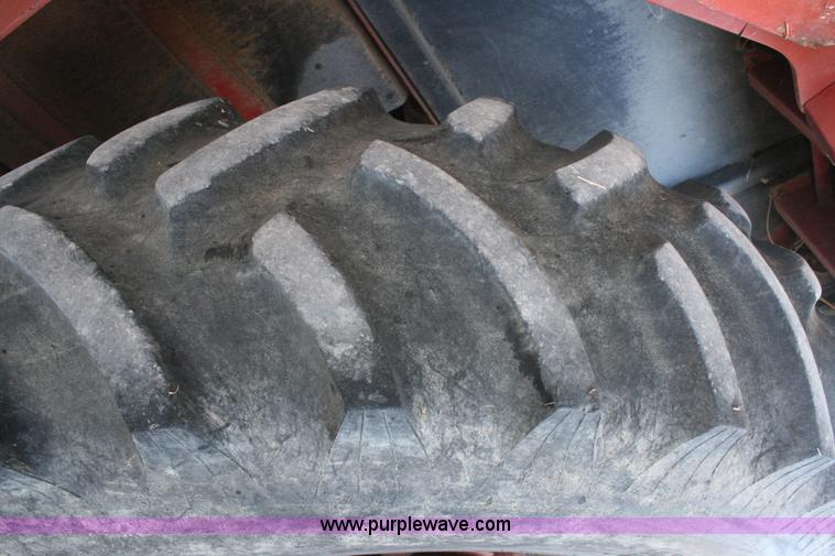 image for item C3564 1981 International 1086 tractor