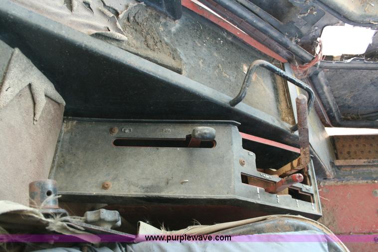 image for item C3564 1981 International 1086 tractor