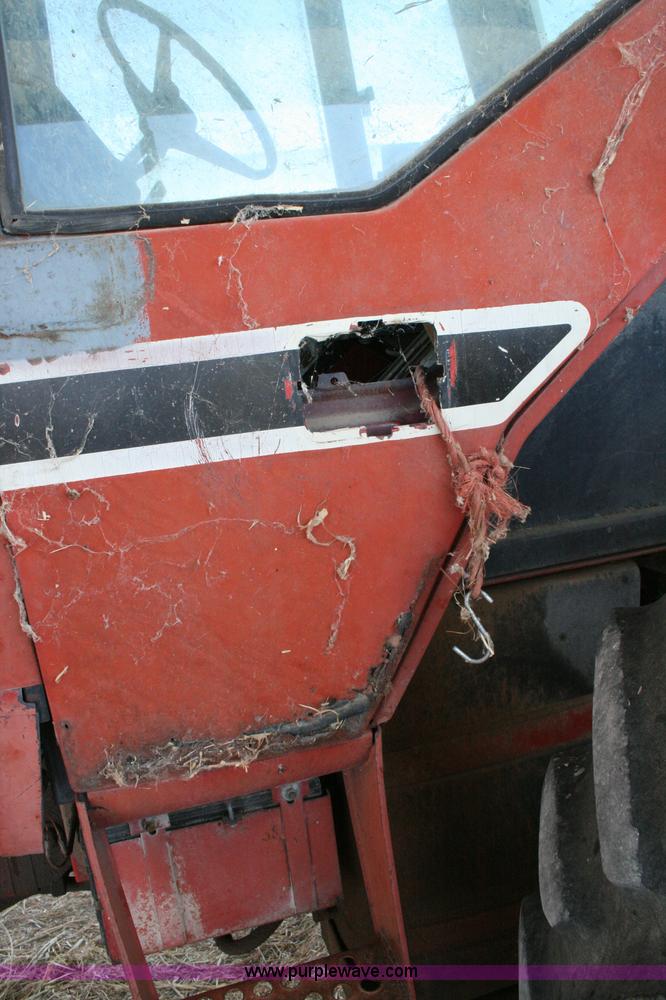 image for item C3564 1981 International 1086 tractor