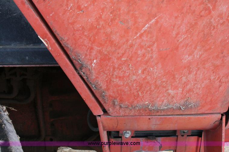 image for item C3564 1981 International 1086 tractor