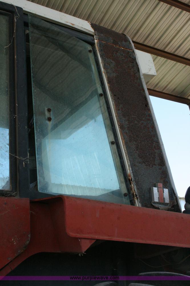 image for item C3564 1981 International 1086 tractor