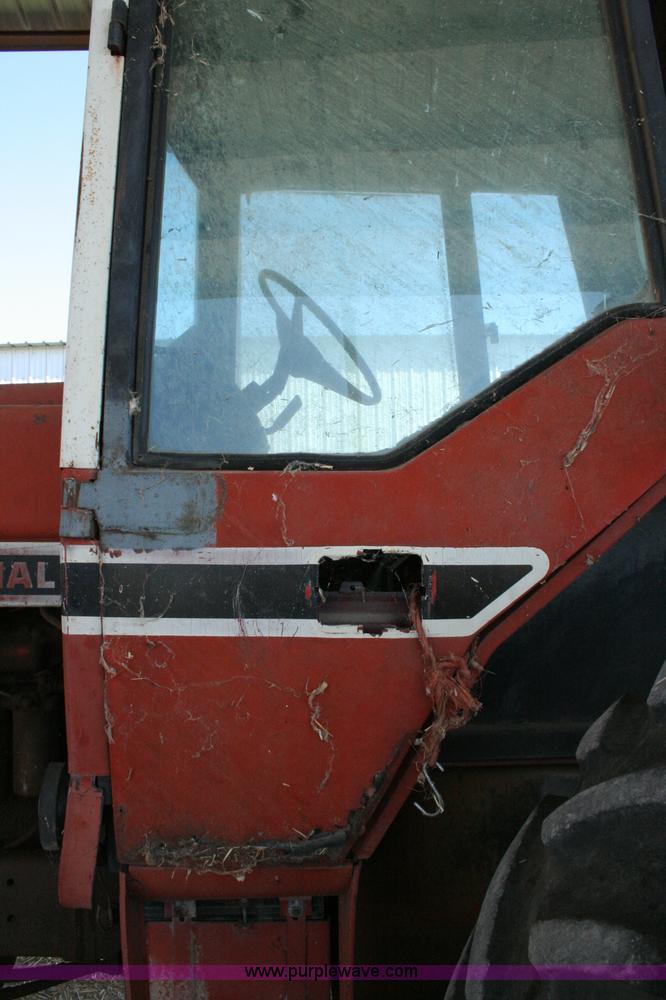 image for item C3564 1981 International 1086 tractor