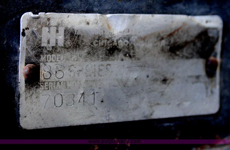 image for item C3564 1981 International 1086 tractor