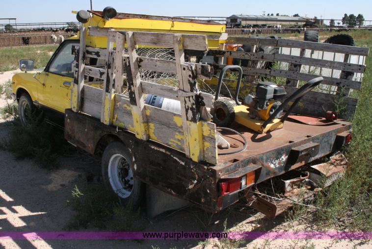 image for item C3565 1979 Toyota flatbed pickup truck