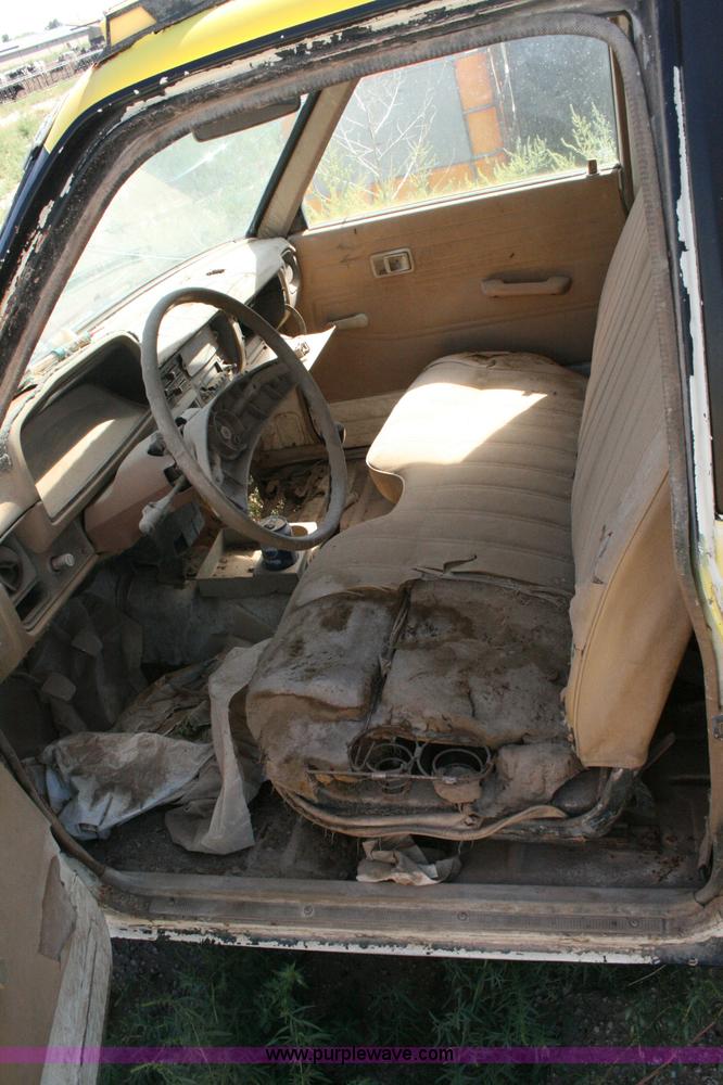 image for item C3565 1979 Toyota flatbed pickup truck