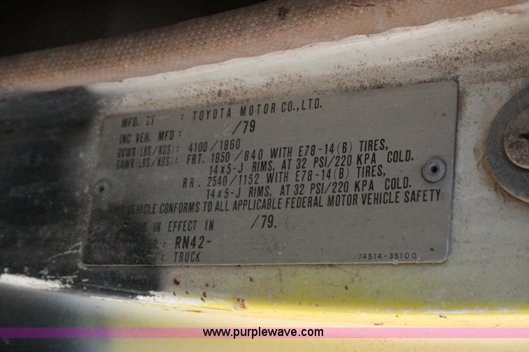 image for item C3565 1979 Toyota flatbed pickup truck