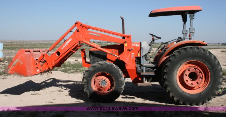 image for item C3569 2005 Kubota M105S tractor