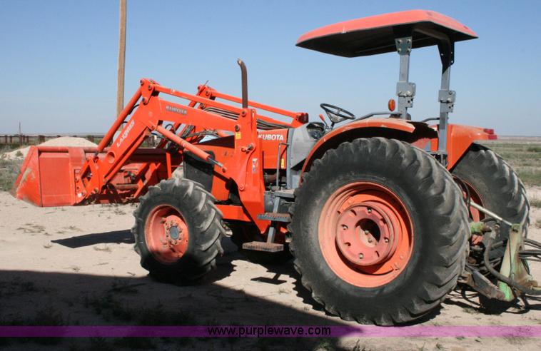 image for item C3569 2005 Kubota M105S tractor