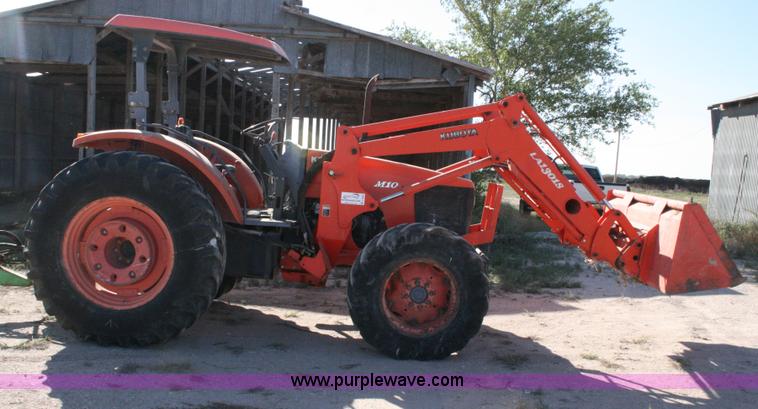 image for item C3569 2005 Kubota M105S tractor