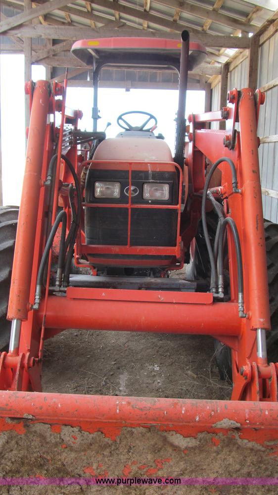 image for item C3569 2005 Kubota M105S tractor