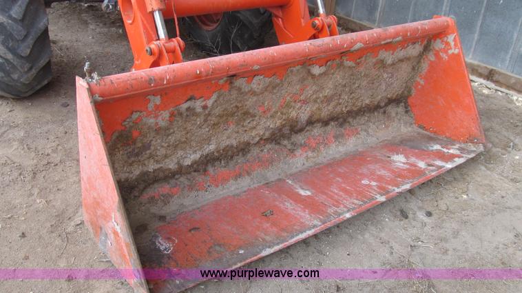 image for item C3569 2005 Kubota M105S tractor