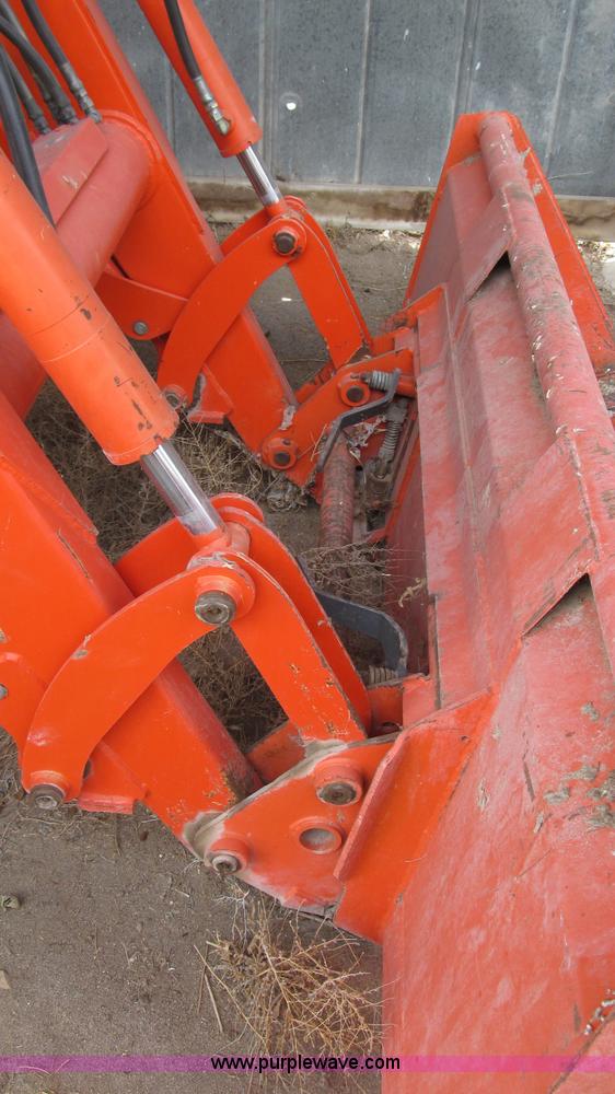 image for item C3569 2005 Kubota M105S tractor