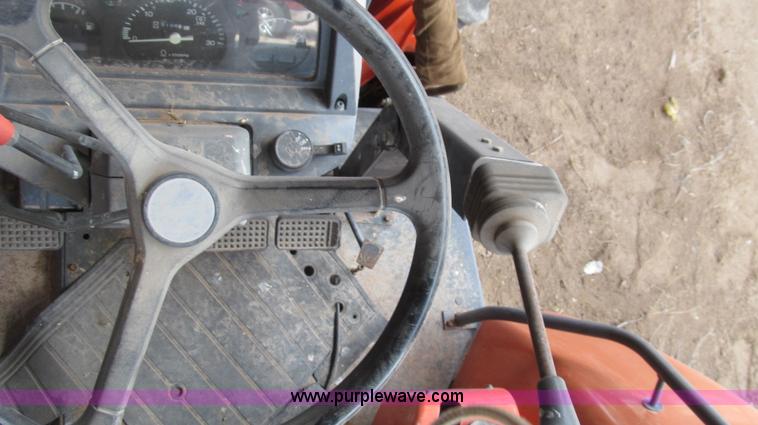 image for item C3569 2005 Kubota M105S tractor