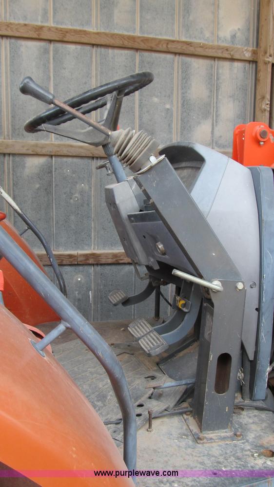 image for item C3569 2005 Kubota M105S tractor