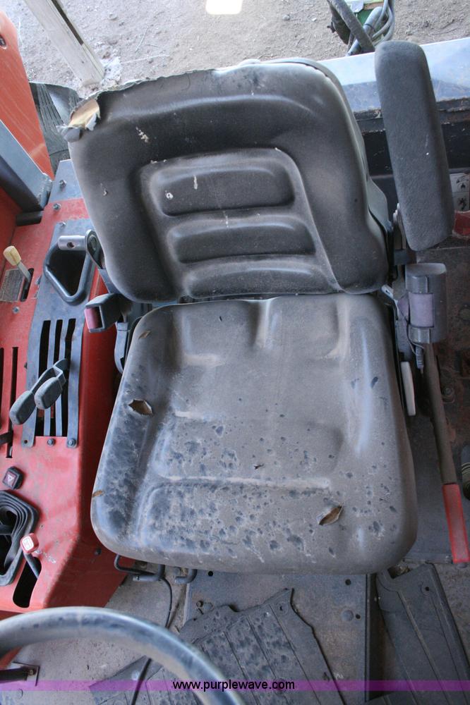 image for item C3569 2005 Kubota M105S tractor