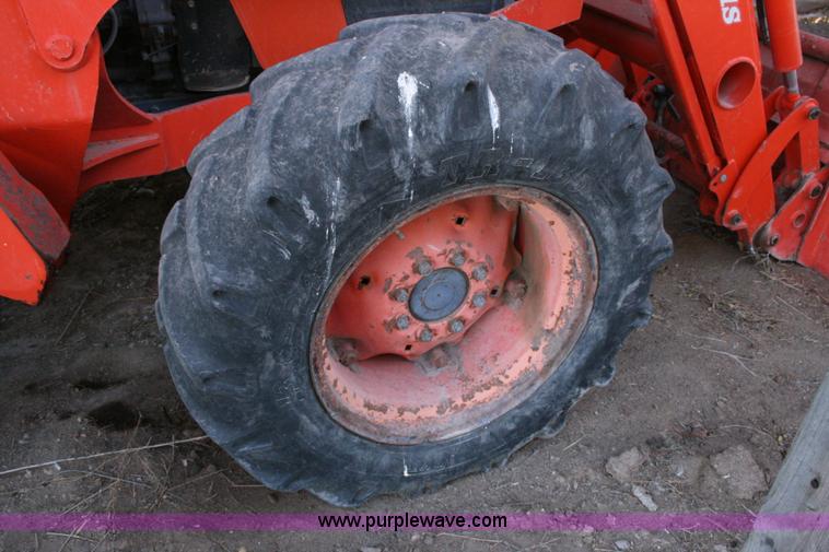 image for item C3569 2005 Kubota M105S tractor