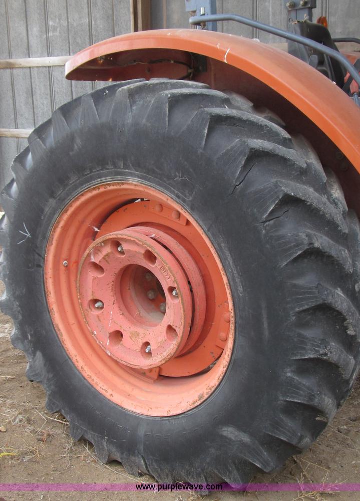 image for item C3569 2005 Kubota M105S tractor