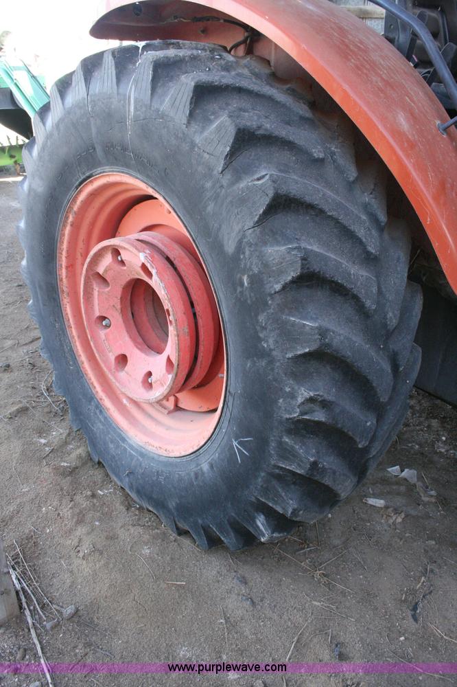 image for item C3569 2005 Kubota M105S tractor